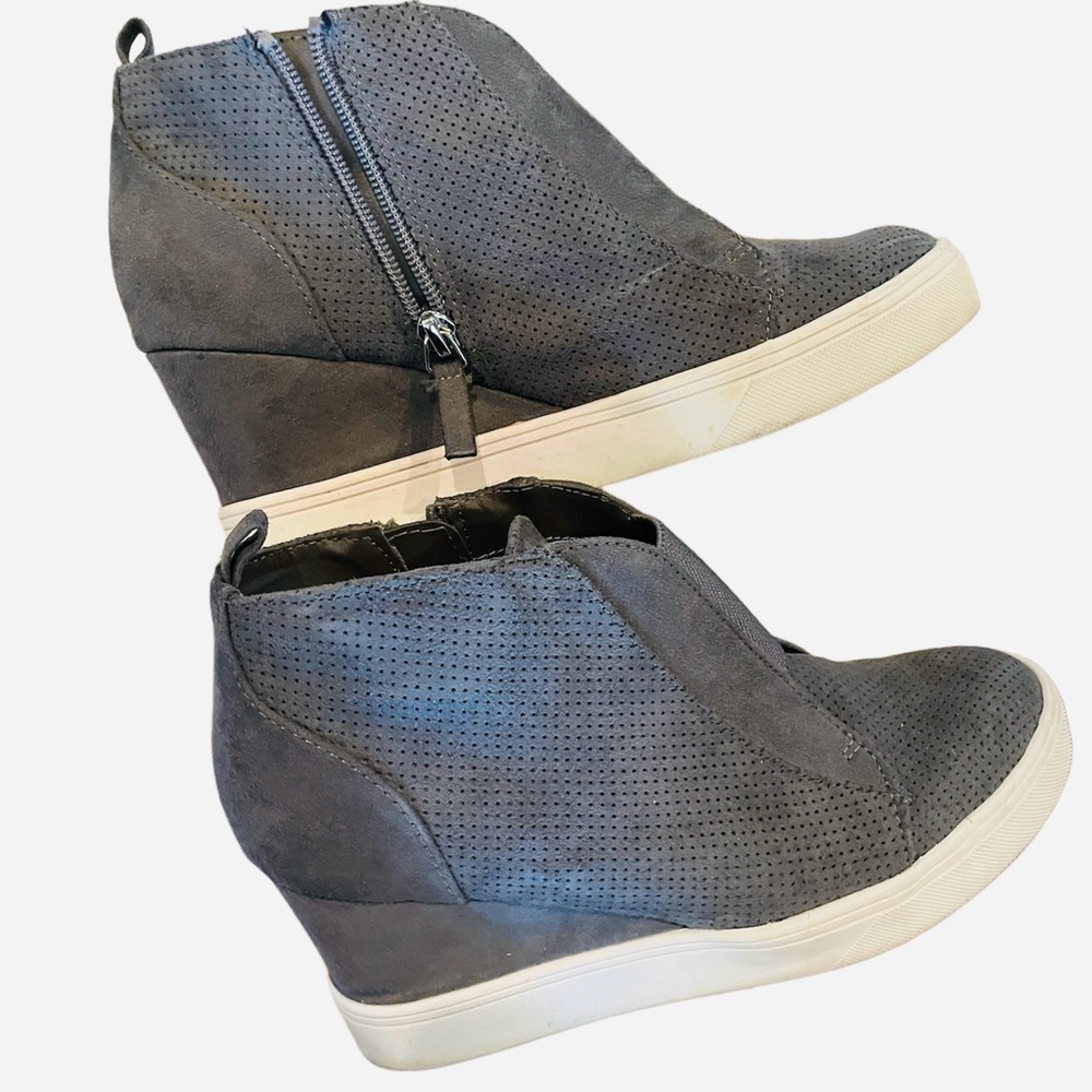 Mia Wedge Grey Booties Sz 8